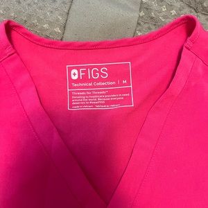 Women’s like new worn once figs scrub set size medium in pink
